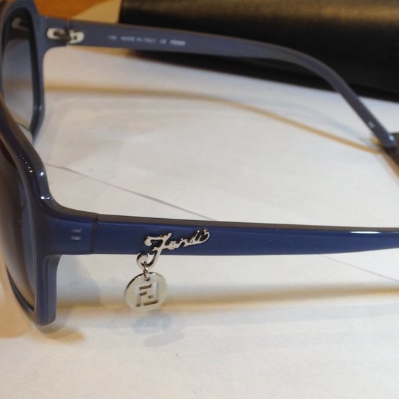 Fendi Women’s Sunglasses FS5137 main image 4